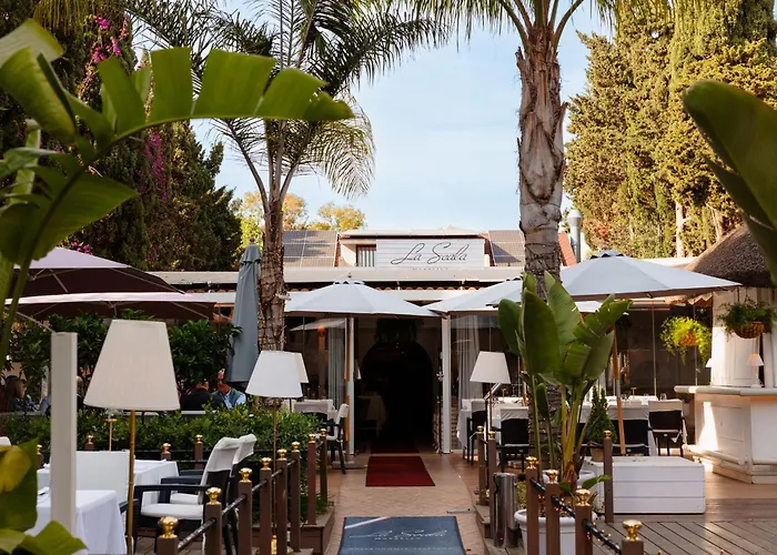In Elviria, A Retreat Among Palm Trees, With Private Heated Pool And Barbecue, Marbella