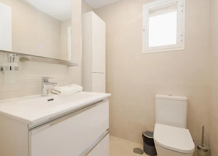 In Elviria, A Retreat Among Palm Trees, With Private Heated Pool And Barbecue,