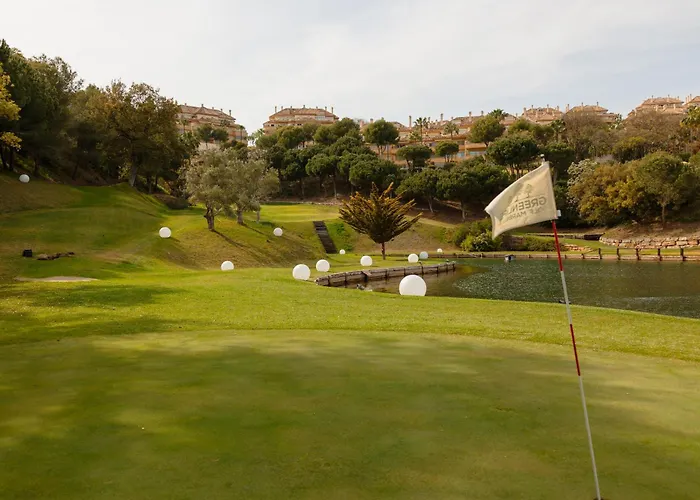 In Elviria, A Retreat Among Palm Trees, With Private Heated Pool And Barbecue, Vila Marbella