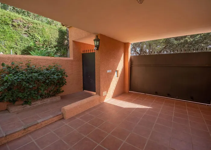 In Elviria, A Retreat Among Palm Trees, With Private Heated Pool And Barbecue, * Marbella