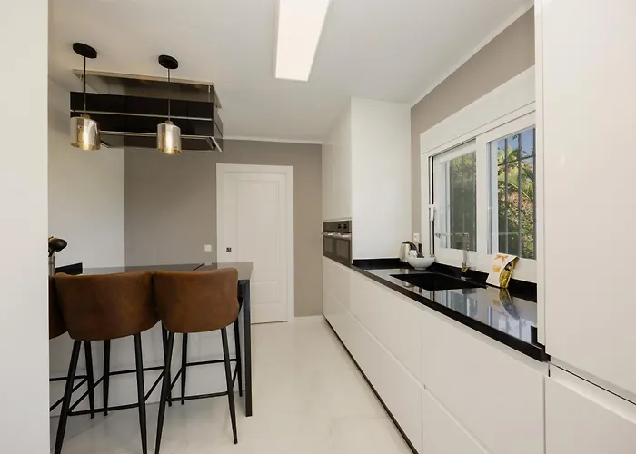 In Elviria, A Retreat Among Palm Trees, With Private Heated Pool And Barbecue, * Marbella