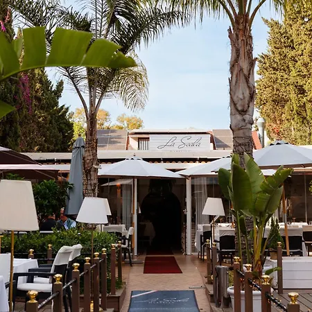 In Elviria, A Retreat Among Palm Trees, With Private Heated Pool And Barbecue, Marbella