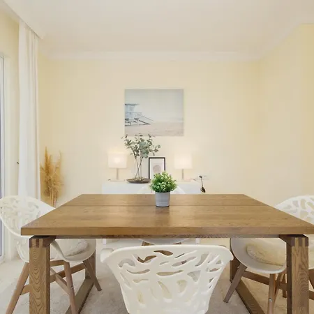 In Elviria, A Retreat Among Palm Trees, With Private Heated Pool And Barbecue, ماربيا