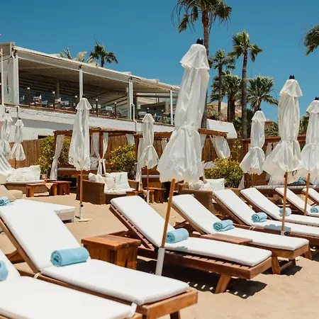 In Elviria, A Retreat Among Palm Trees, With Private Heated Pool And Barbecue, فيلة *