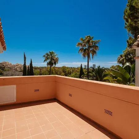 In Elviria, A Retreat Among Palm Trees, With Private Heated Pool And Barbecue,