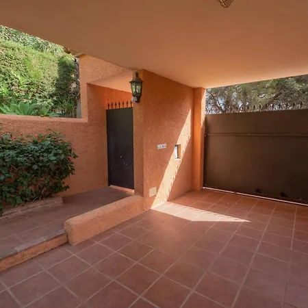 In Elviria, A Retreat Among Palm Trees, With Private Heated Pool And Barbecue, * ماربيا