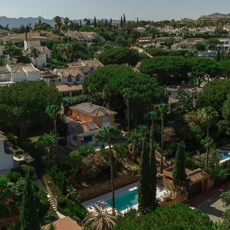 فيلة In Elviria, A Retreat Among Palm Trees, With Private Heated Pool And Barbecue,
