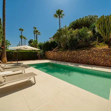 In Elviria, A Retreat Among Palm Trees, With Private Heated Pool And Barbecue, * ماربيا