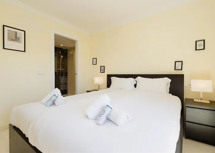 In Elviria, A Retreat Among Palm Trees, With Private Heated Pool And Barbecue, فيلة *