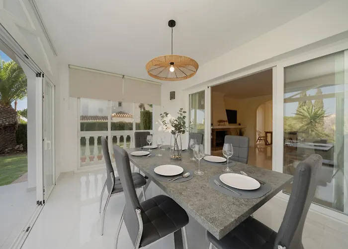 In Elviria, A Retreat Among Palm Trees, With Private Heated Pool And Barbecue, *