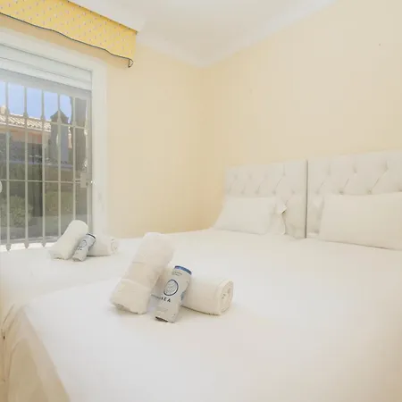 In Elviria, A Retreat Among Palm Trees, With Private Heated Pool And Barbecue,