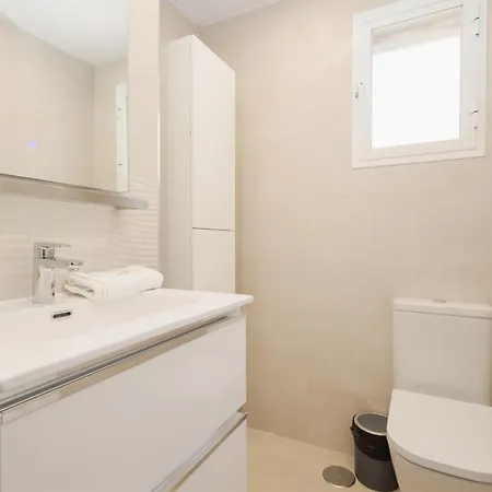 In Elviria, A Retreat Among Palm Trees, With Private Heated Pool And Barbecue,