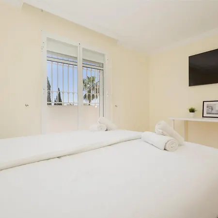 In Elviria, A Retreat Among Palm Trees, With Private Heated Pool And Barbecue, Villa Marbella