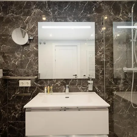 Villa In Elviria, A Retreat Among Palm Trees, With Private Heated Pool And Barbecue, Marbella