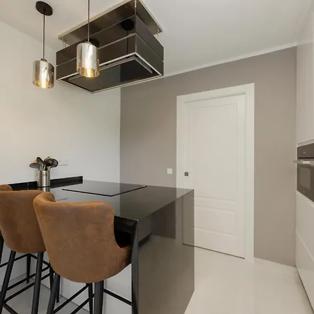 In Elviria, A Retreat Among Palm Trees, With Private Heated Pool And Barbecue, Villa *