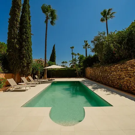 In Elviria, A Retreat Among Palm Trees, With Private Heated Pool And Barbecue, Villa Marbella