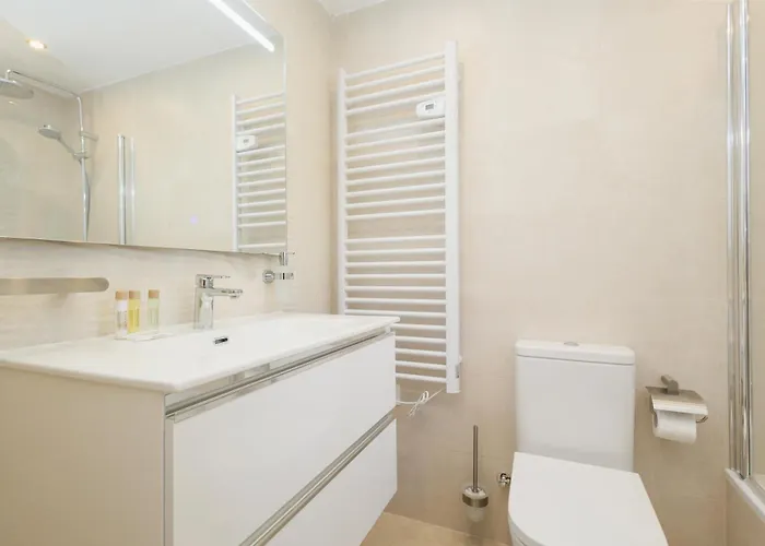 Villa In Elviria, A Retreat Among Palm Trees, With Private Heated Pool And Barbecue, *