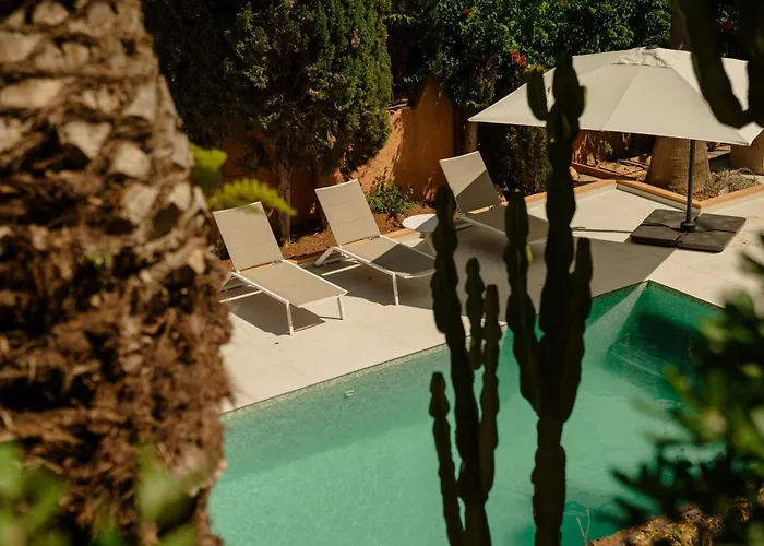 In Elviria, A Retreat Among Palm Trees, With Private Heated Pool And Barbecue, Villa *